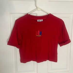 Adidas vintage Red crop Tee with Multicolor Logo size medium